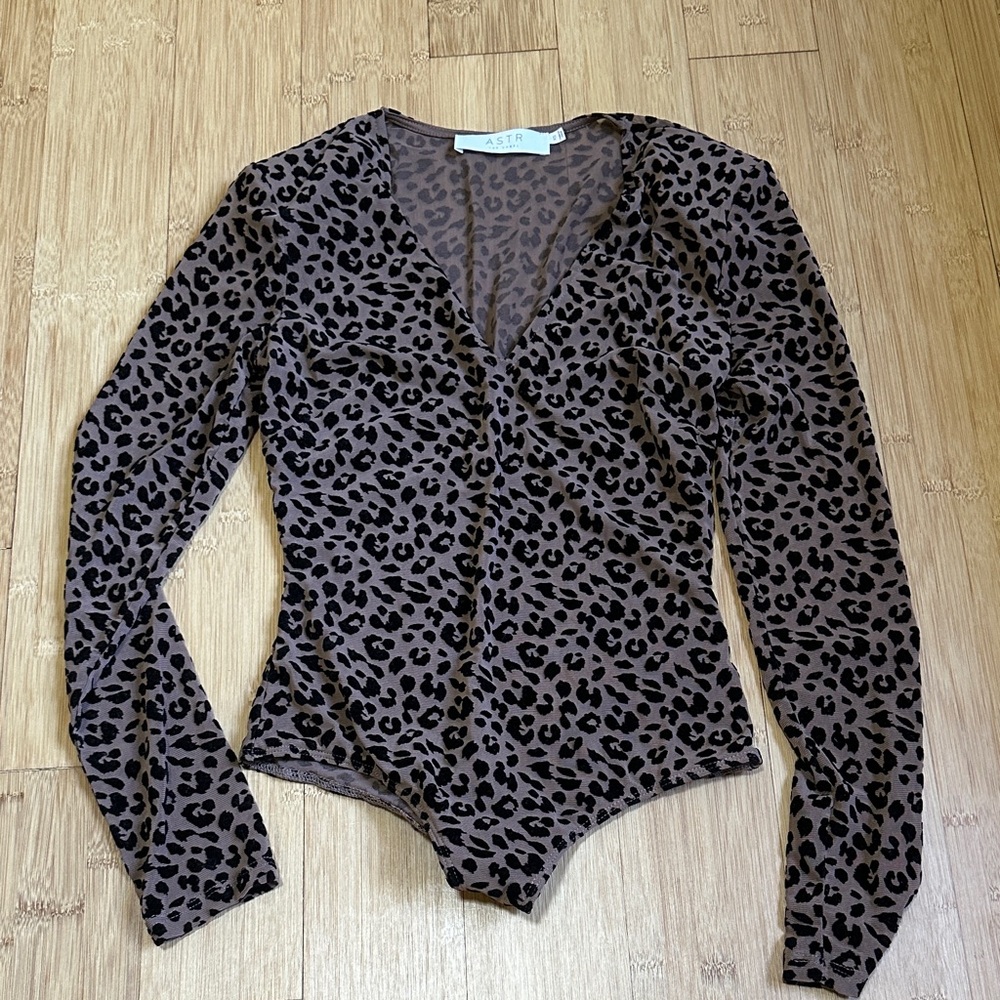 ASTR Leopard Print Long Sleeve Bodysuit